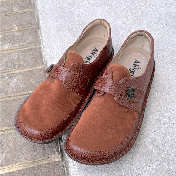 Alegria Brenna Brandy Brown Suede Leather Embossed Clogs. Size 41 ( 10.5-11 ). - Picture 1 of 12